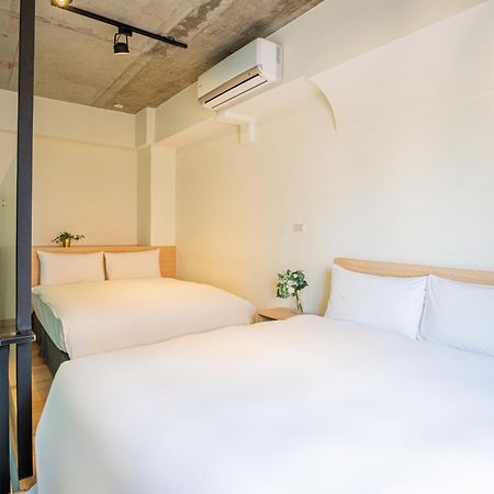 Check Inn Express Taichung Yizhong Экстерьер фото