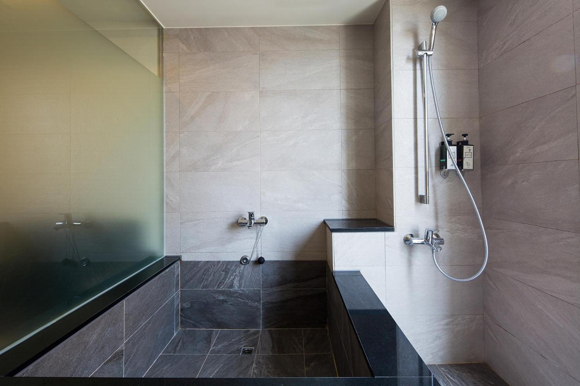 Check Inn Express Taichung Yizhong Экстерьер фото