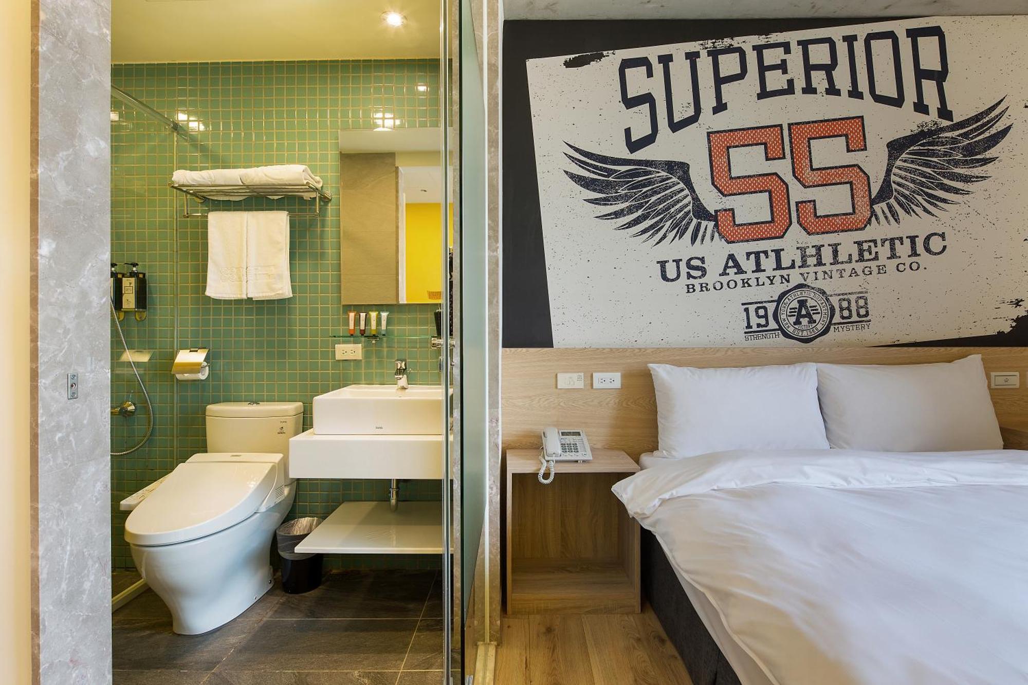 Check Inn Express Taichung Yizhong Экстерьер фото