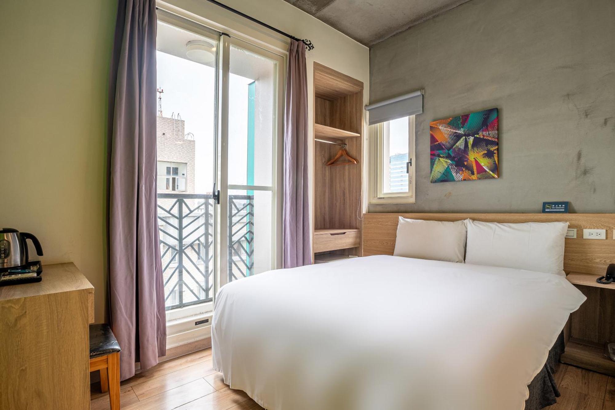 Check Inn Express Taichung Yizhong Экстерьер фото