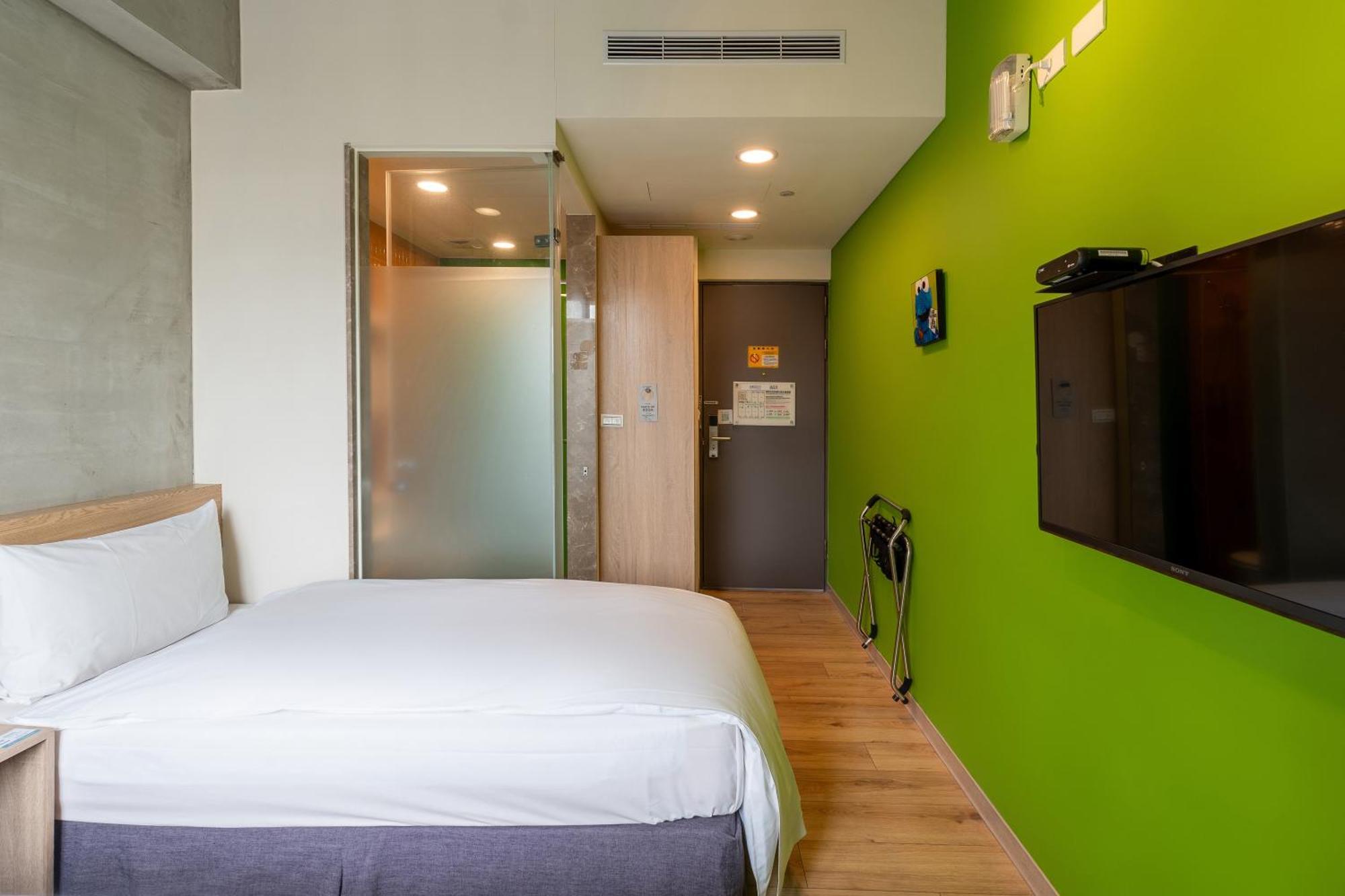 Check Inn Express Taichung Yizhong Экстерьер фото