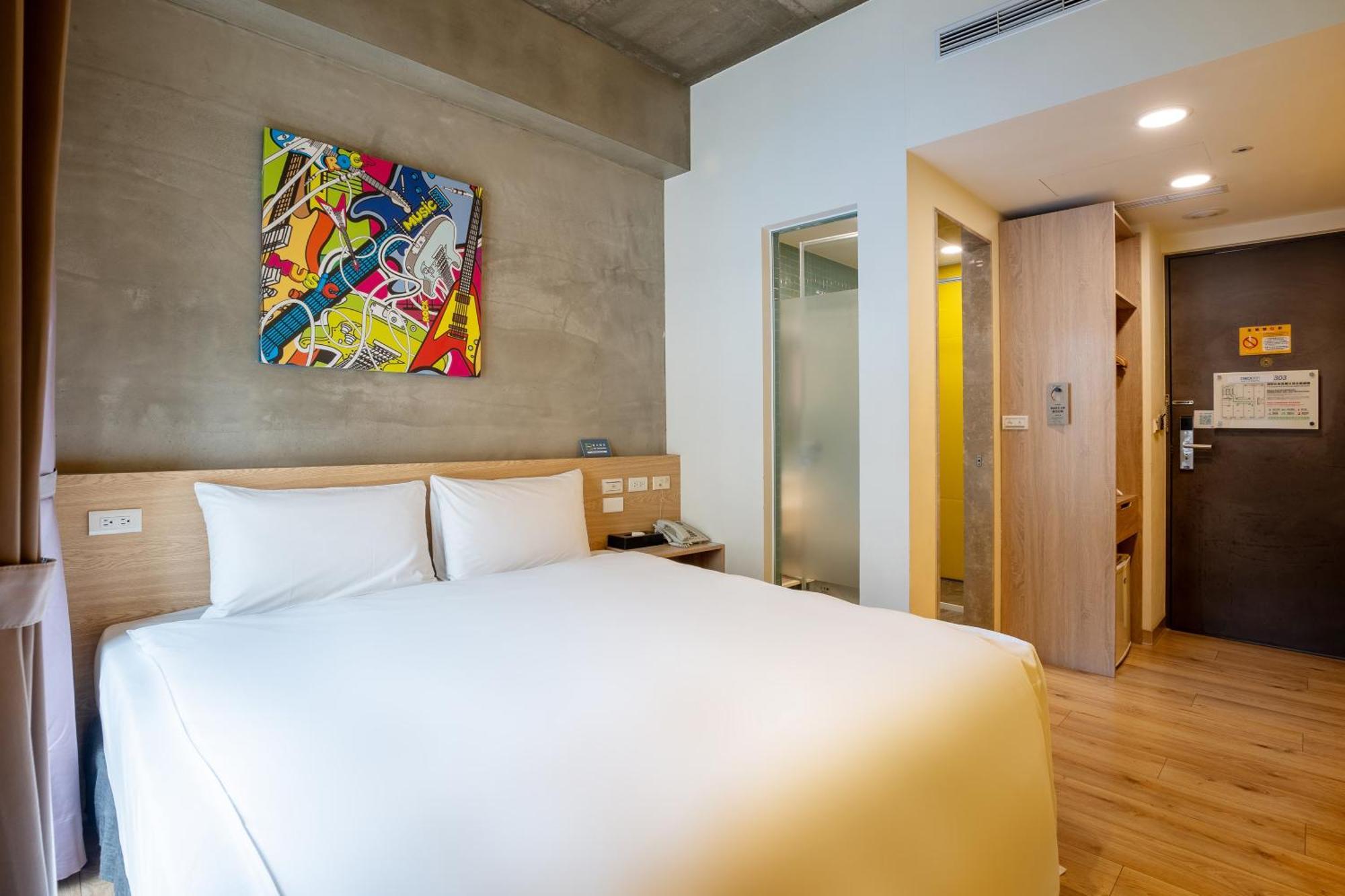 Check Inn Express Taichung Yizhong Экстерьер фото