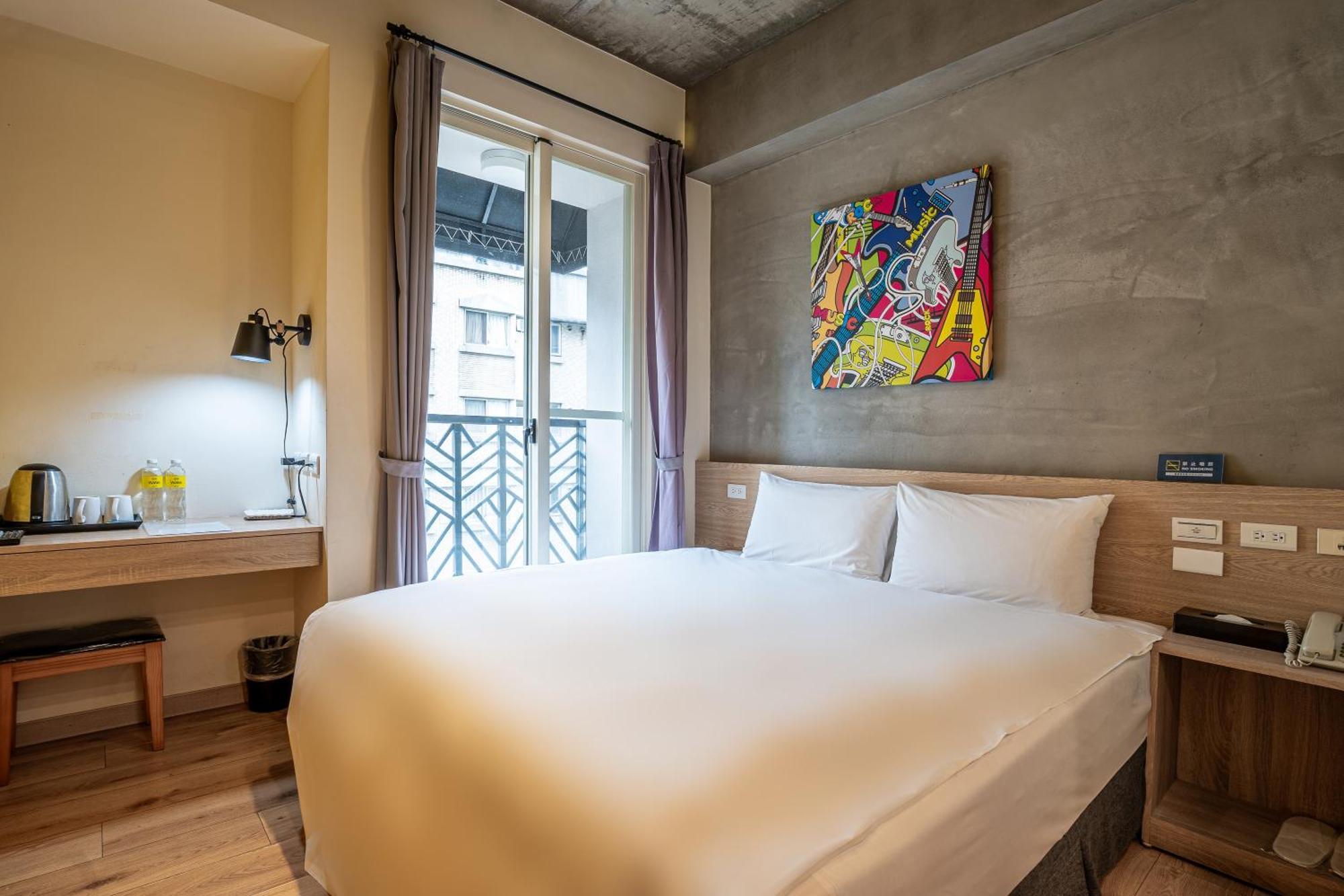 Check Inn Express Taichung Yizhong Экстерьер фото