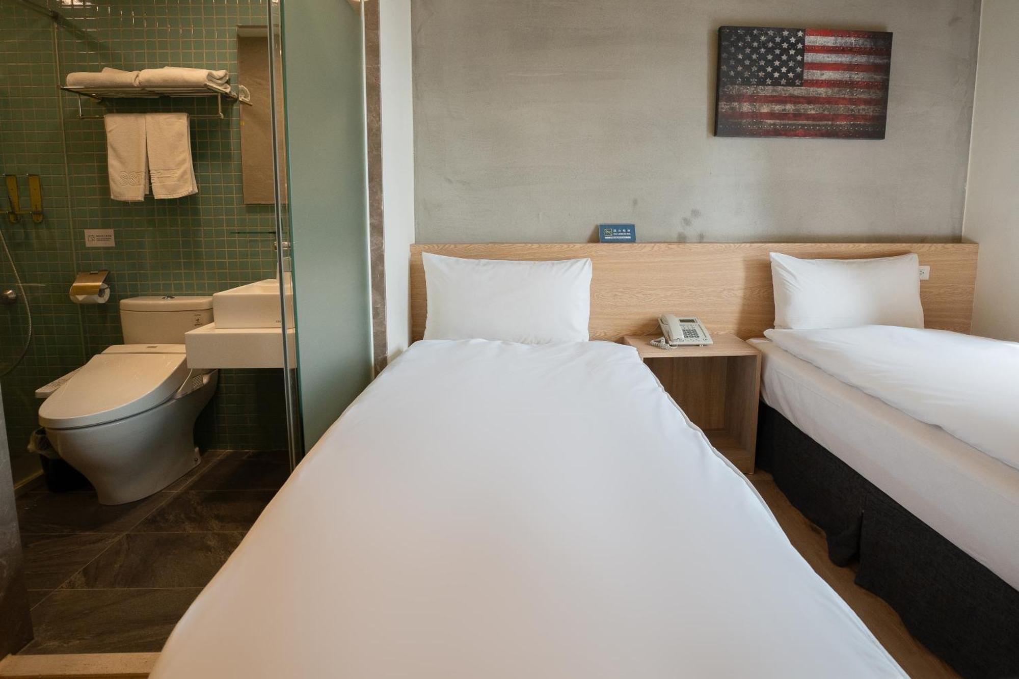 Check Inn Express Taichung Yizhong Экстерьер фото