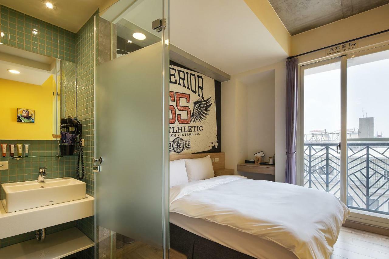 Check Inn Express Taichung Yizhong Экстерьер фото